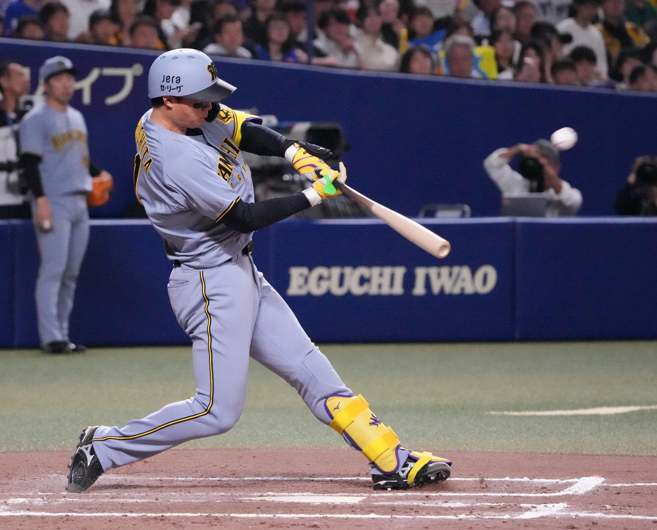 中日対阪神　9回表阪神2死、左二塁打を放つ森下（撮影・森本幸一）