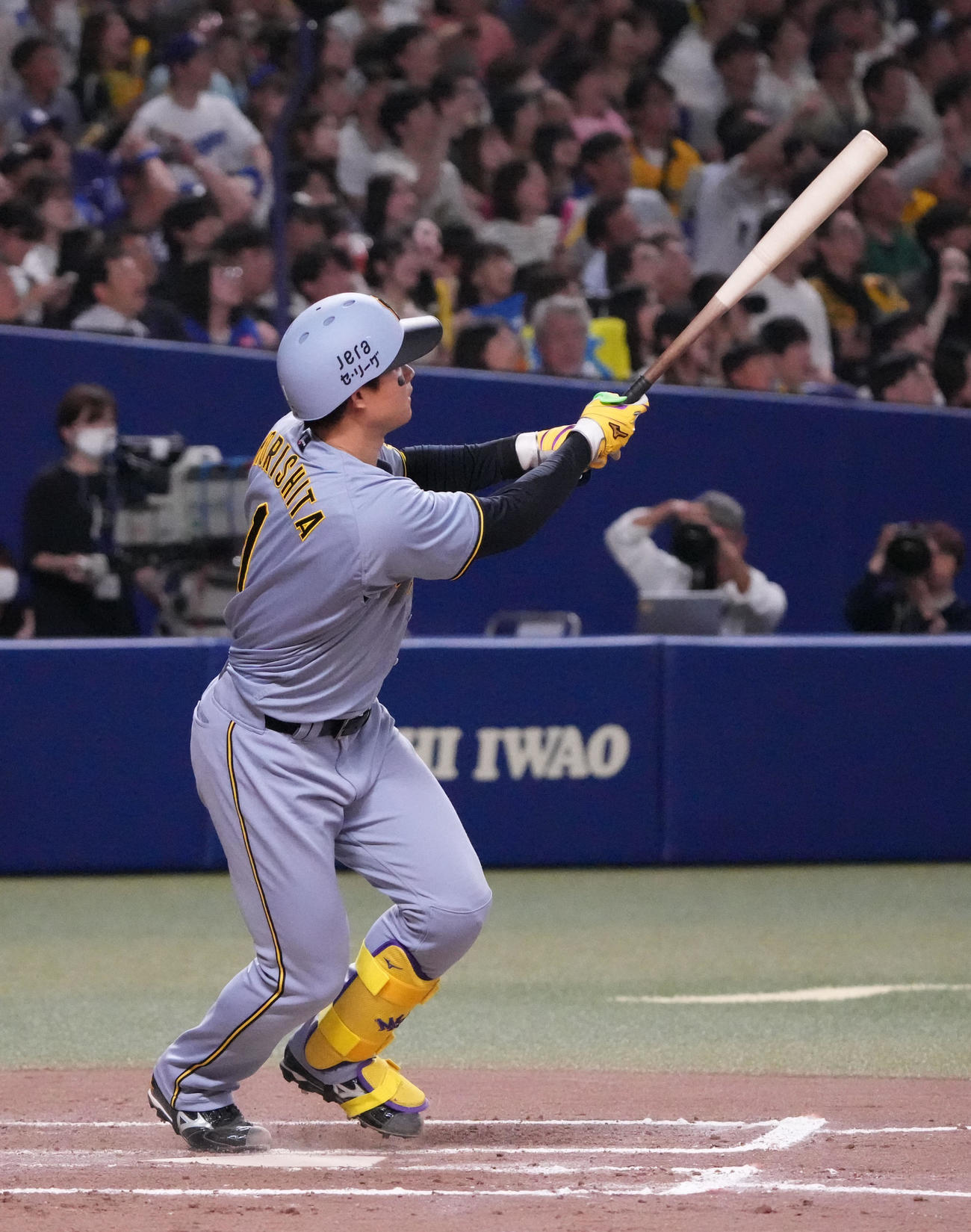 中日対阪神　9回表阪神2死、左二塁打を放つ森下（撮影・森本幸一）