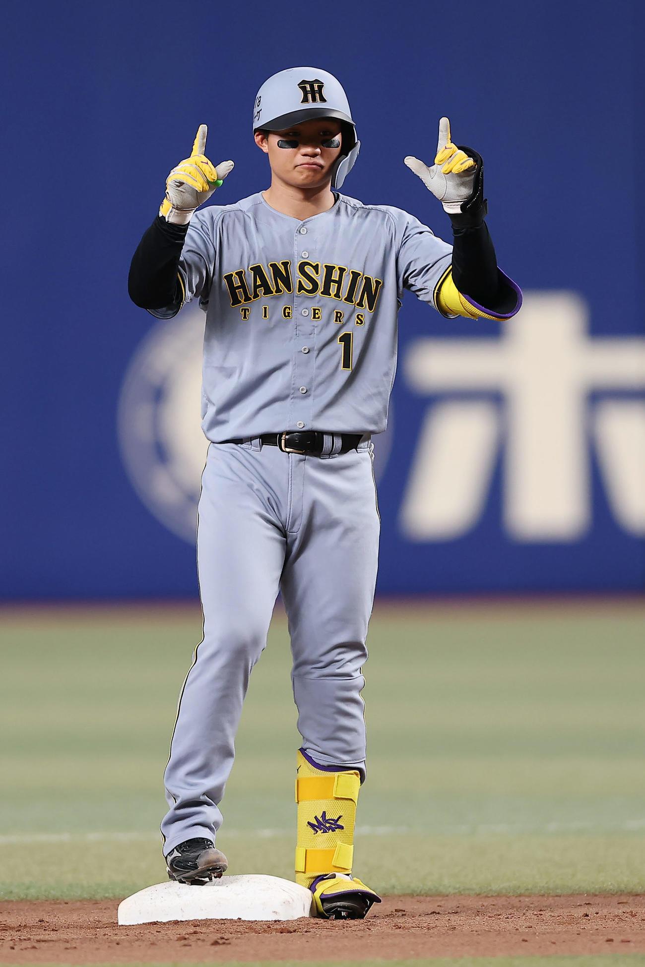 中日対阪神　9回表阪神2死、左越え二塁打を放った森下（撮影・前田充）