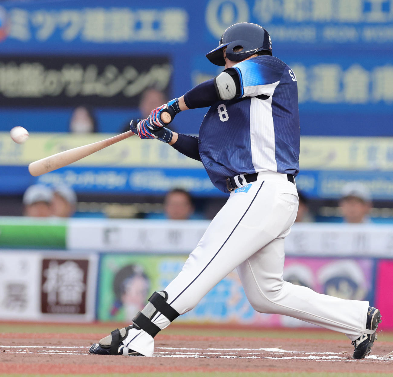 ロッテ対西武　1回表西武2死、左越え先制本塁打を放つ渡部聖（撮影・野上伸悟）