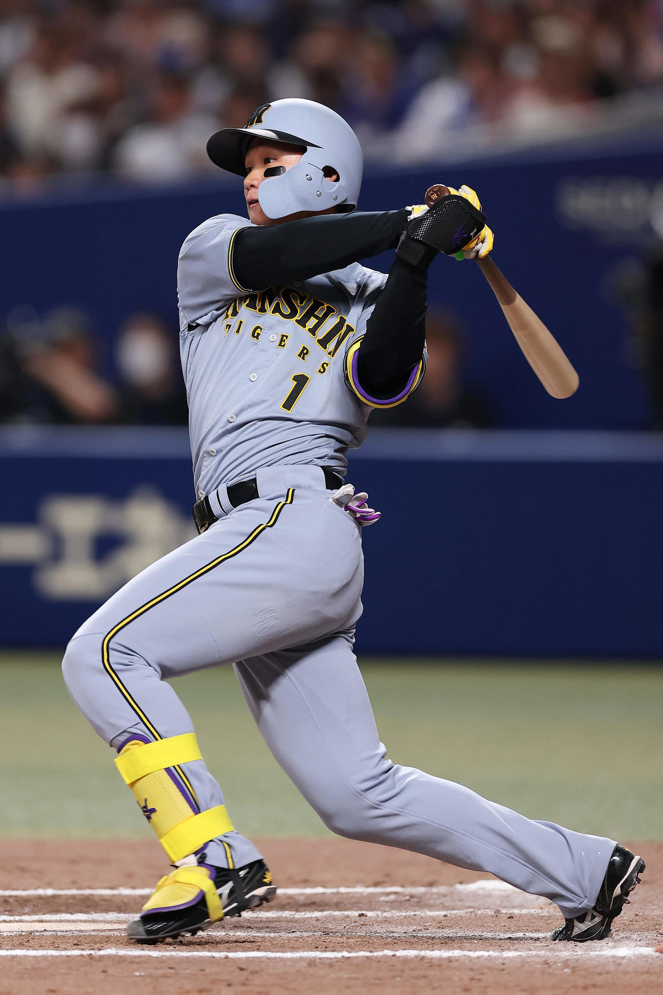 中日対阪神　11回表阪神1死二、三塁、左翼線へ2点適時二塁打を放つ森下（撮影・前田充）