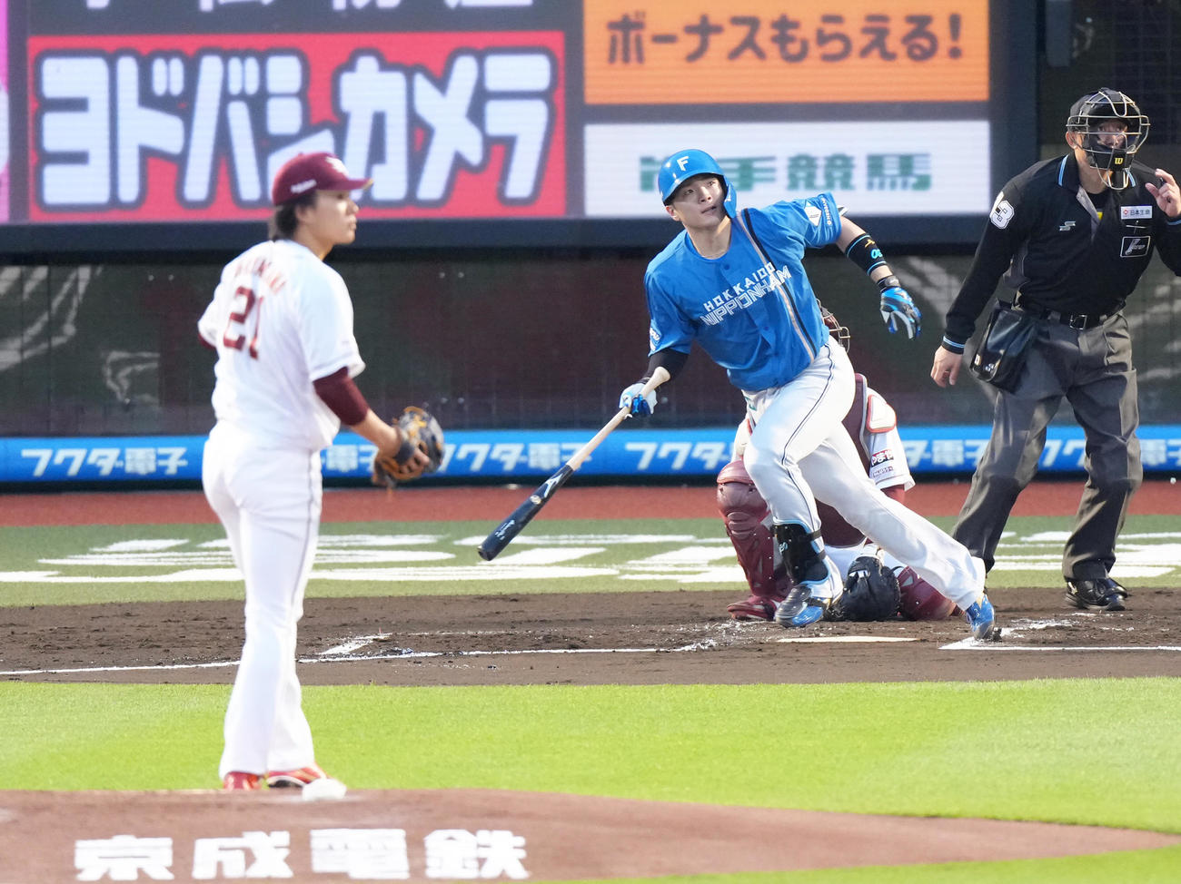 楽天対日本ハム　2回表日本ハム無死、郡司は先制本塁打を放つ。投手早川（撮影・足立雅史）