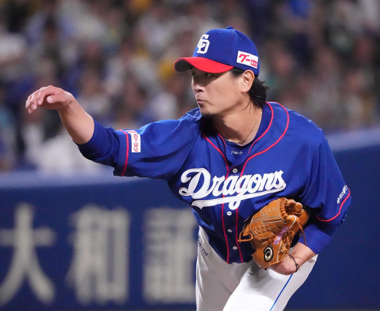 中日対阪神　1回表、登板する中日先発の涌井（撮影・森本幸一）