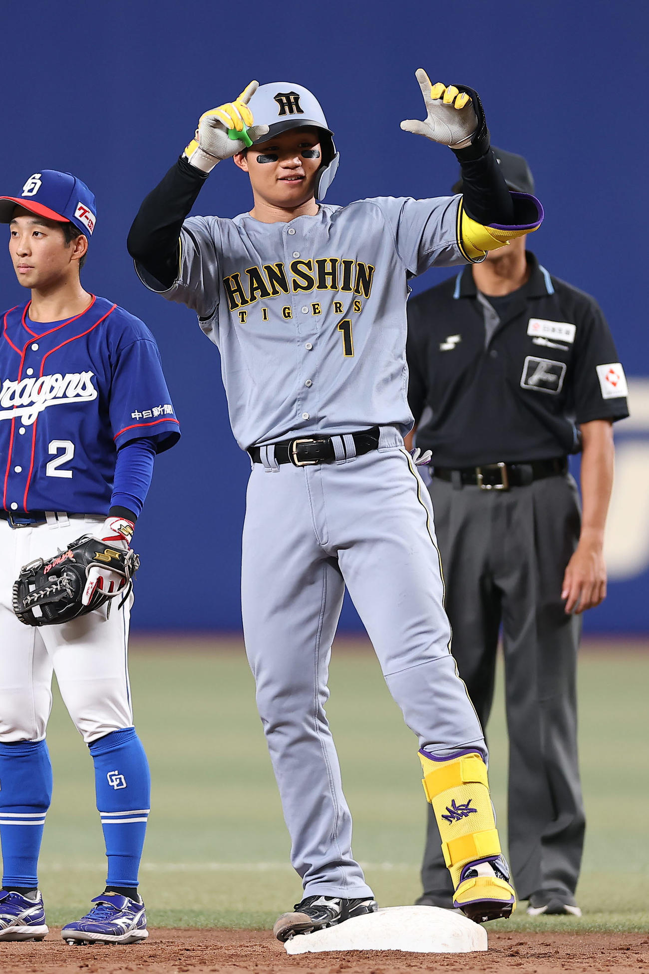 中日対阪神　11回表阪神1死二、三塁、左翼線へ2点適時二塁打を放った森下（撮影・前田充）
