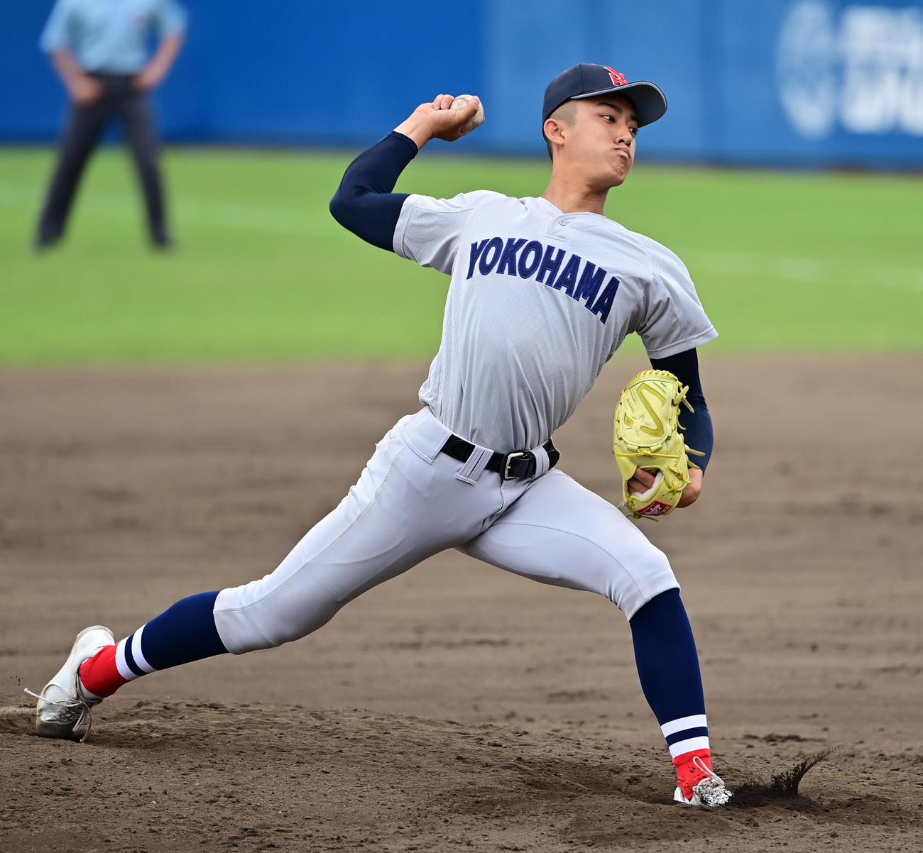 横浜対専大松戸　7回から登板する横浜・織田（撮影・清水貴仁）
