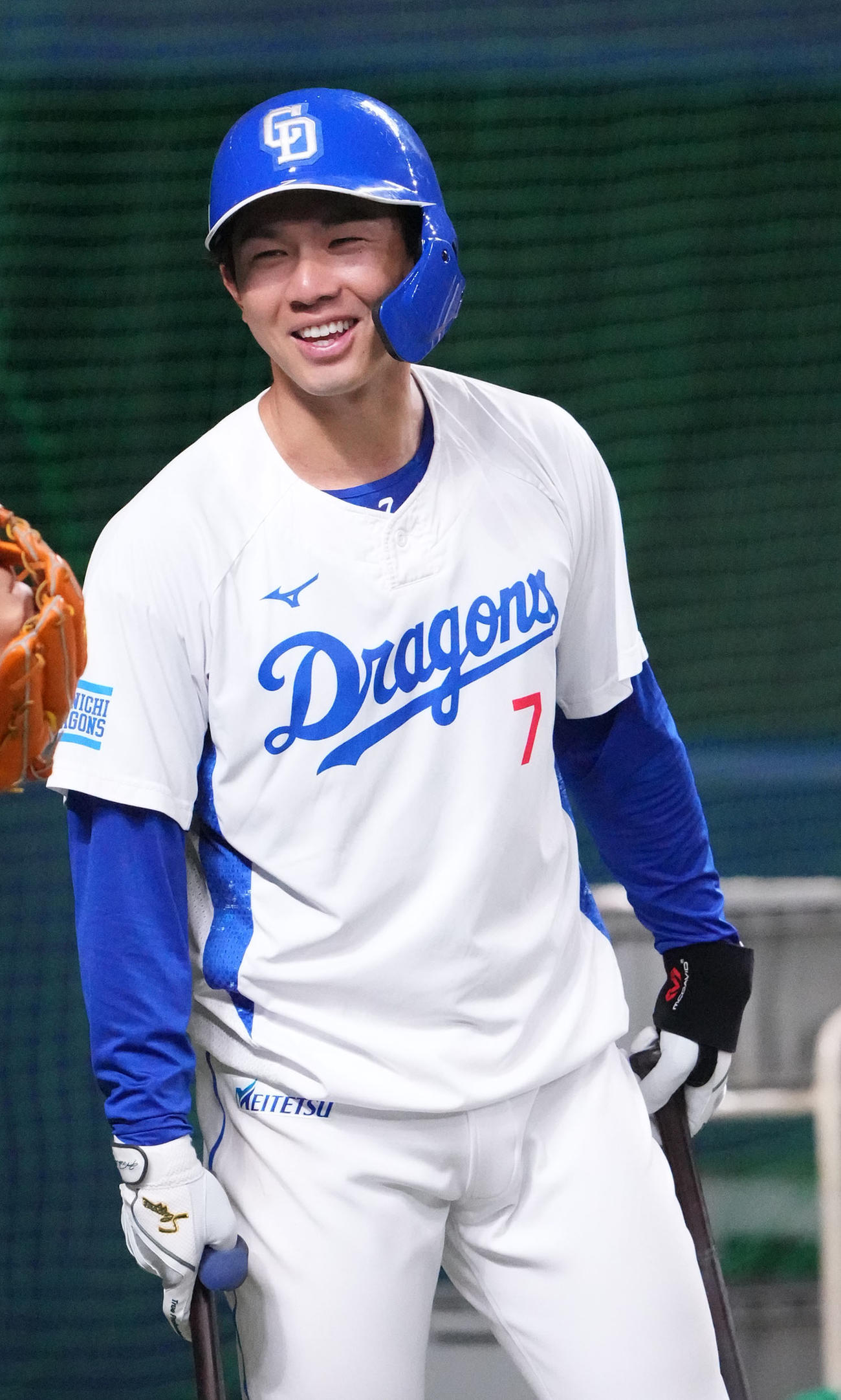 試合前、明るい表情で練習する福永（撮影・森本幸一）