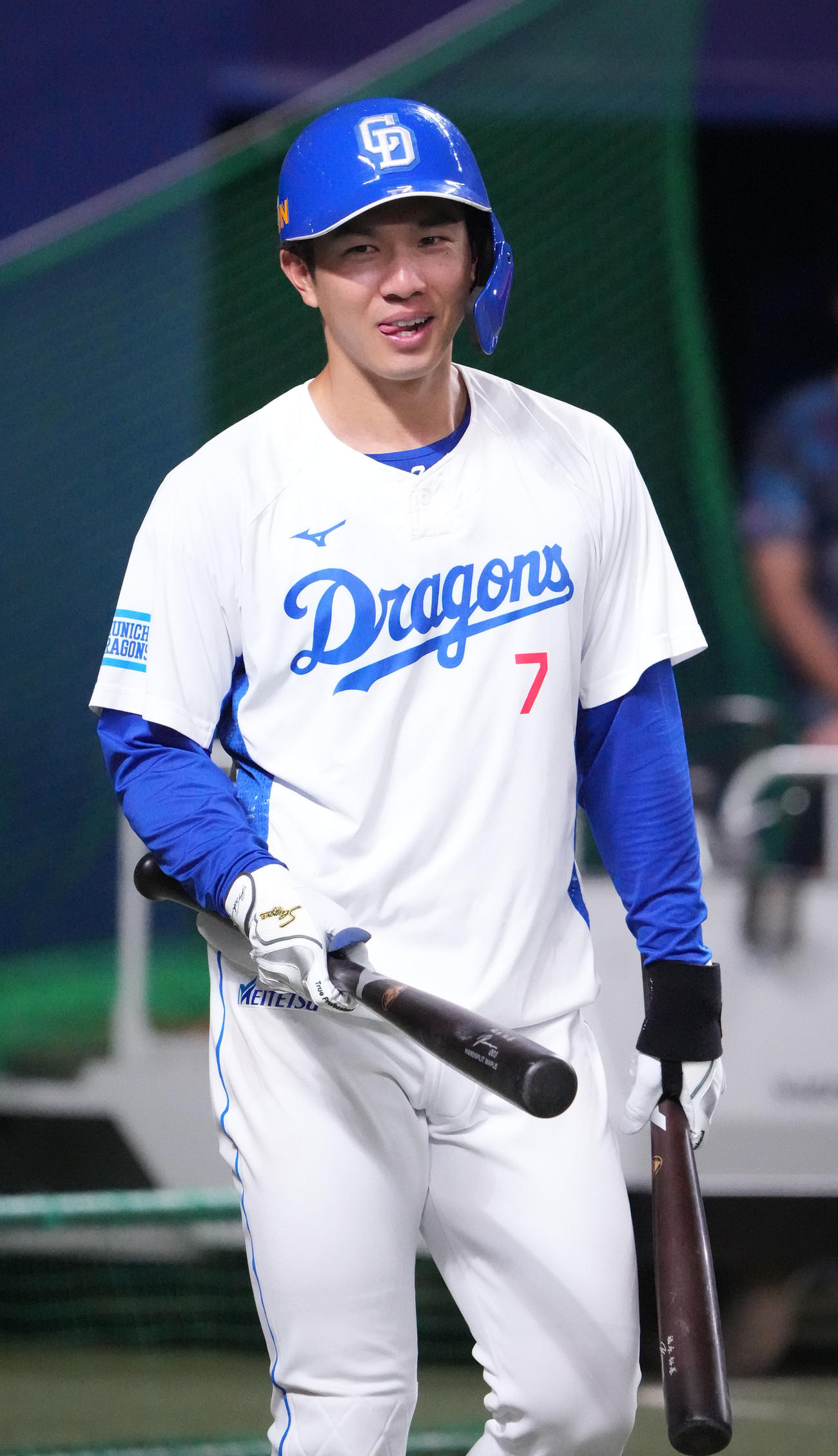 試合前、明るい表情で練習する福永（撮影・森本幸一）