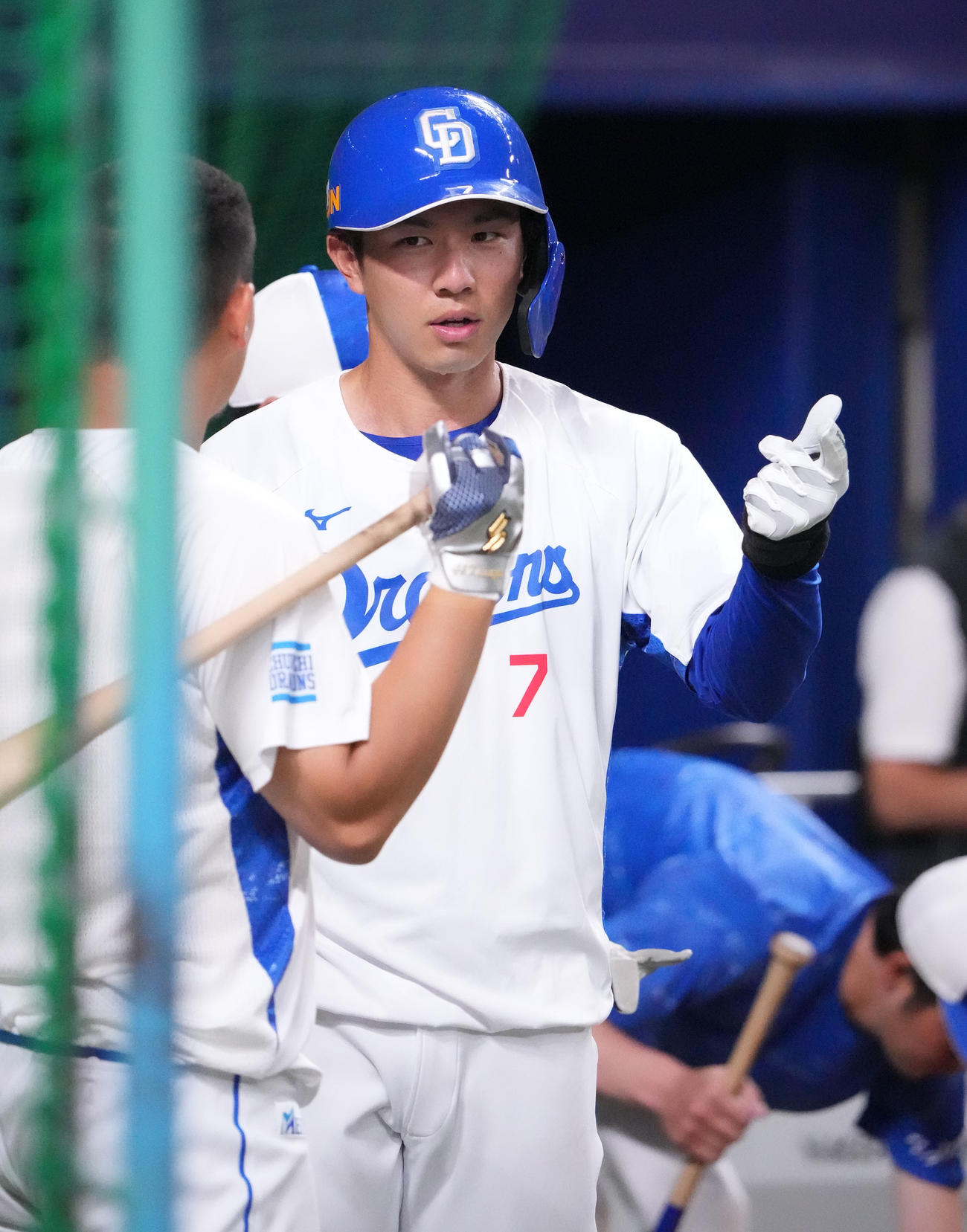 試合前、福永（右）は川越と言葉を交わす（撮影・森本幸一）