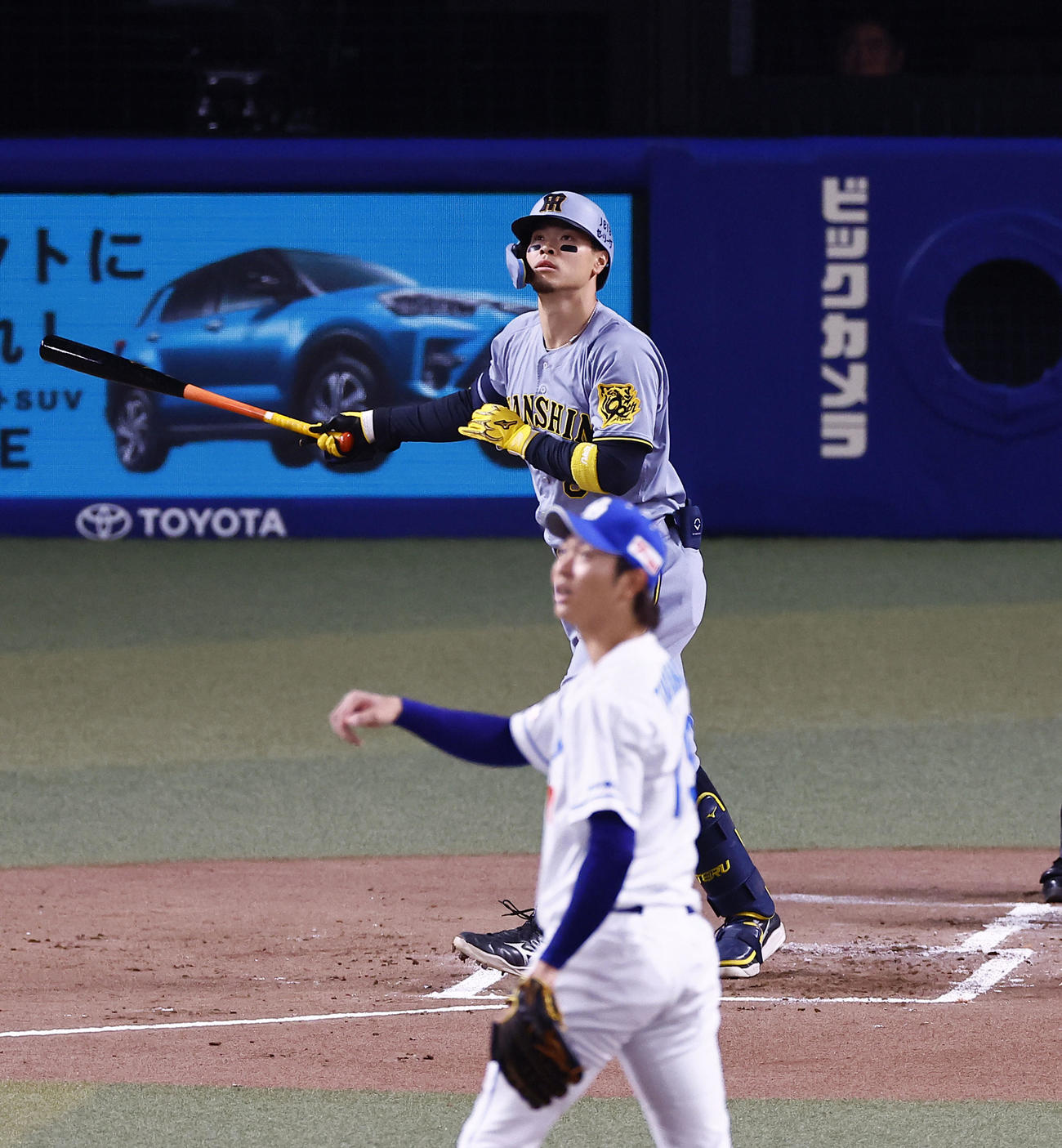 中日対阪神　2回表阪神無死、佐藤輝は右越えに同点本塁打を放つ。投手■（■は高の上の口の縦棒を上下に延ばす）橋宏（撮影・藤尾明華）