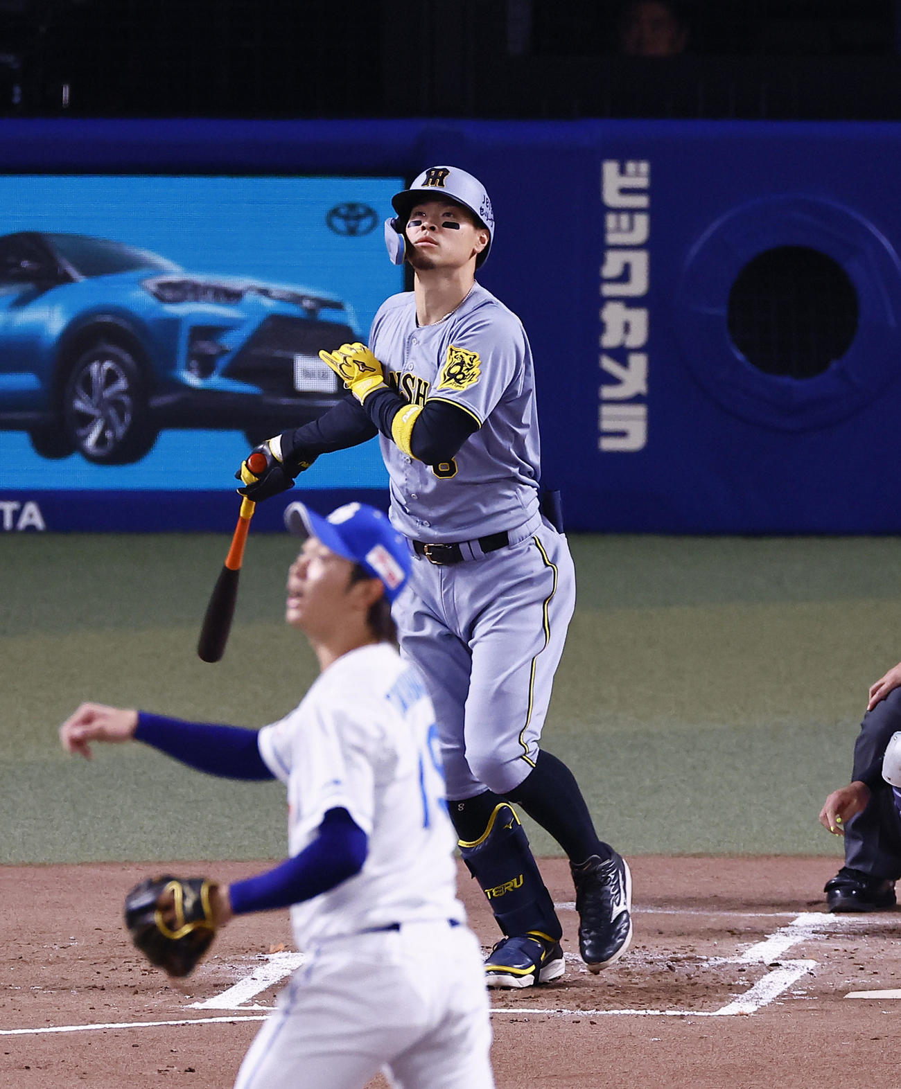 中日対阪神　2回表阪神無死、佐藤輝は右越えに同点本塁打を放つ。投手■（■は高の上の口の縦棒を上下に延ばす）橋宏（撮影・藤尾明華）
