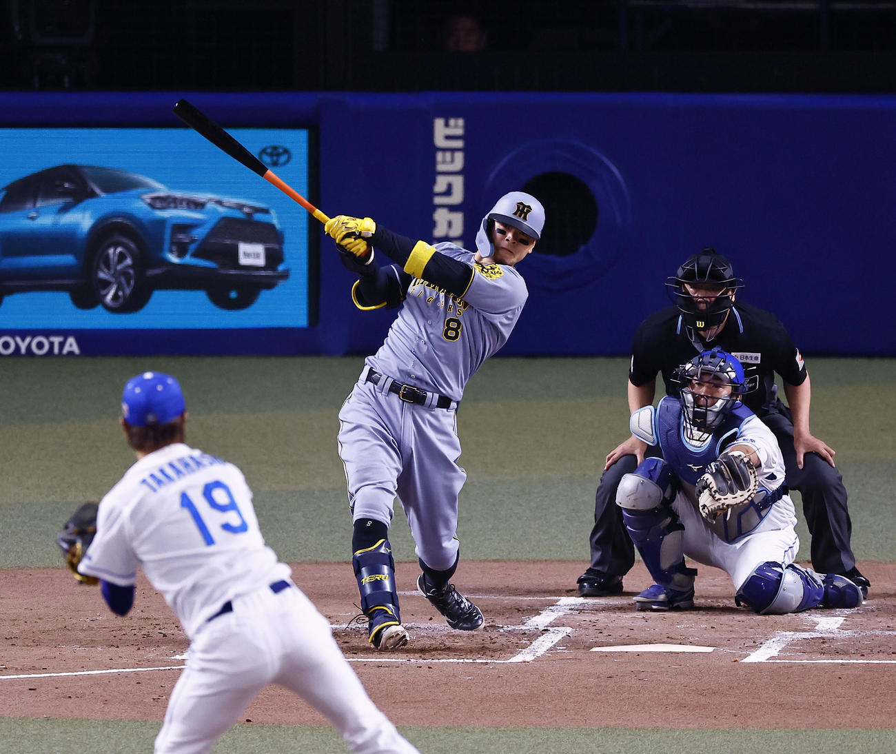 中日対阪神　2回表阪神無死、佐藤輝は右越えに同点本塁打を放つ。投手■（■は高の上の口の縦棒を上下に延ばす）橋宏（撮影・藤尾明華）