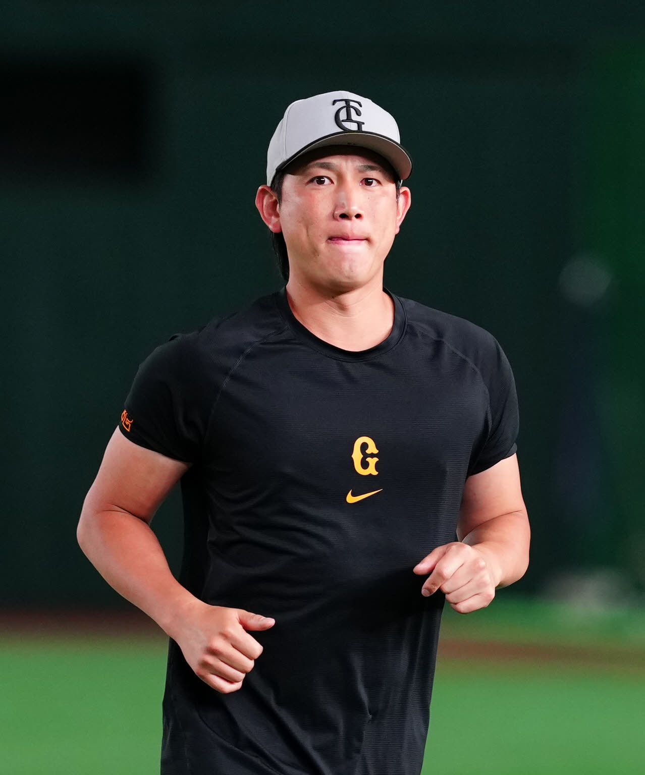 巨人対ヤクルト　合流した巨人小林（撮影・江口和貴）