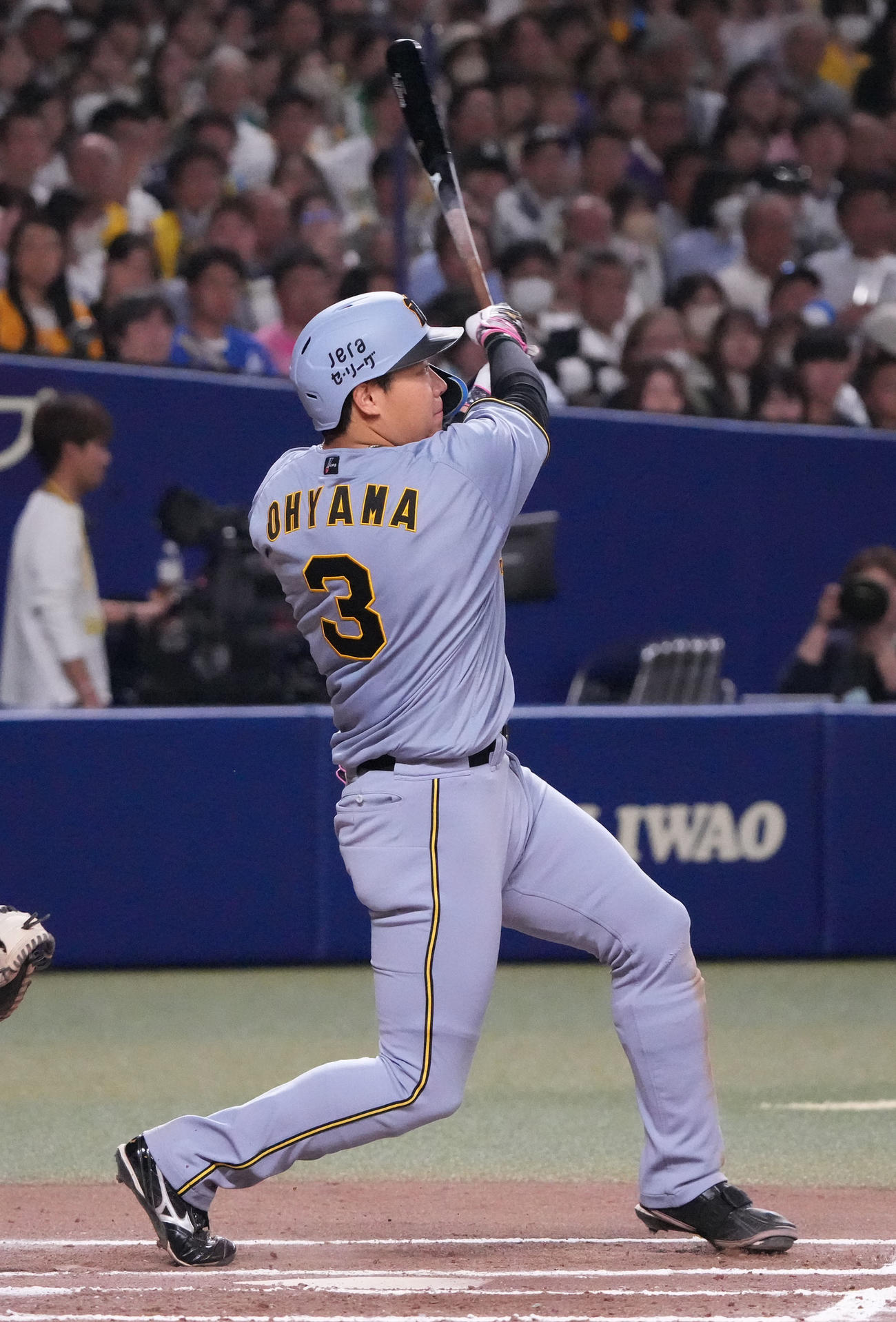 中日対阪神　6回表阪神2死一、三塁、左2点適時二塁打を放つ大山（撮影・森本幸一）