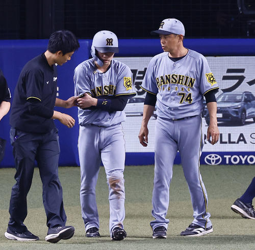 阪神】中野拓夢への死球で場内ざわめき怒号も 右肘付近を151キロが直撃