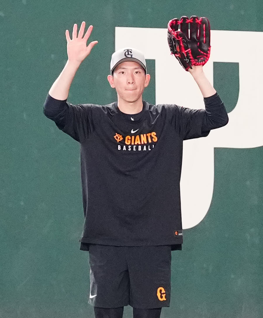 巨人対ヤクルト　試合前練習に臨む巨人戸郷（撮影・江口和貴）