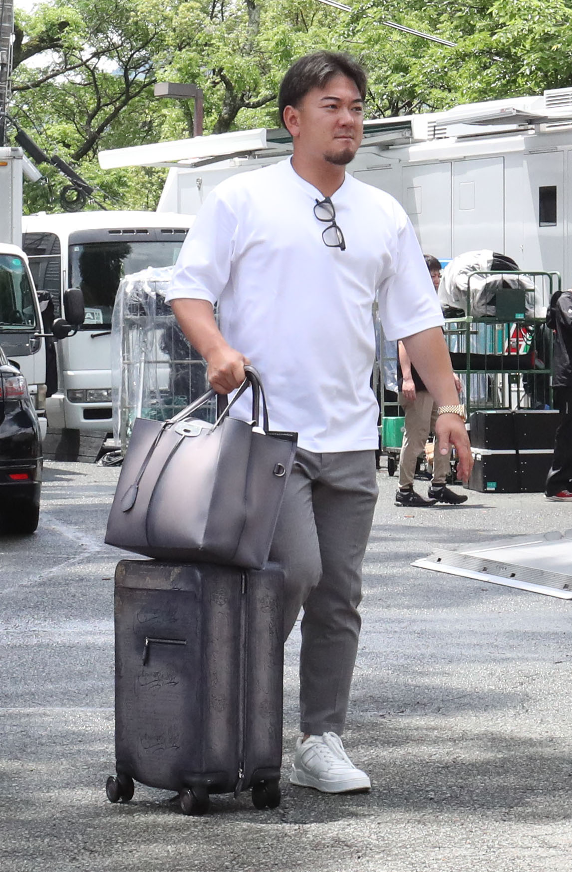 雨で試合が中止となり鹿児島へ移動する森（撮影・梅根麻紀）