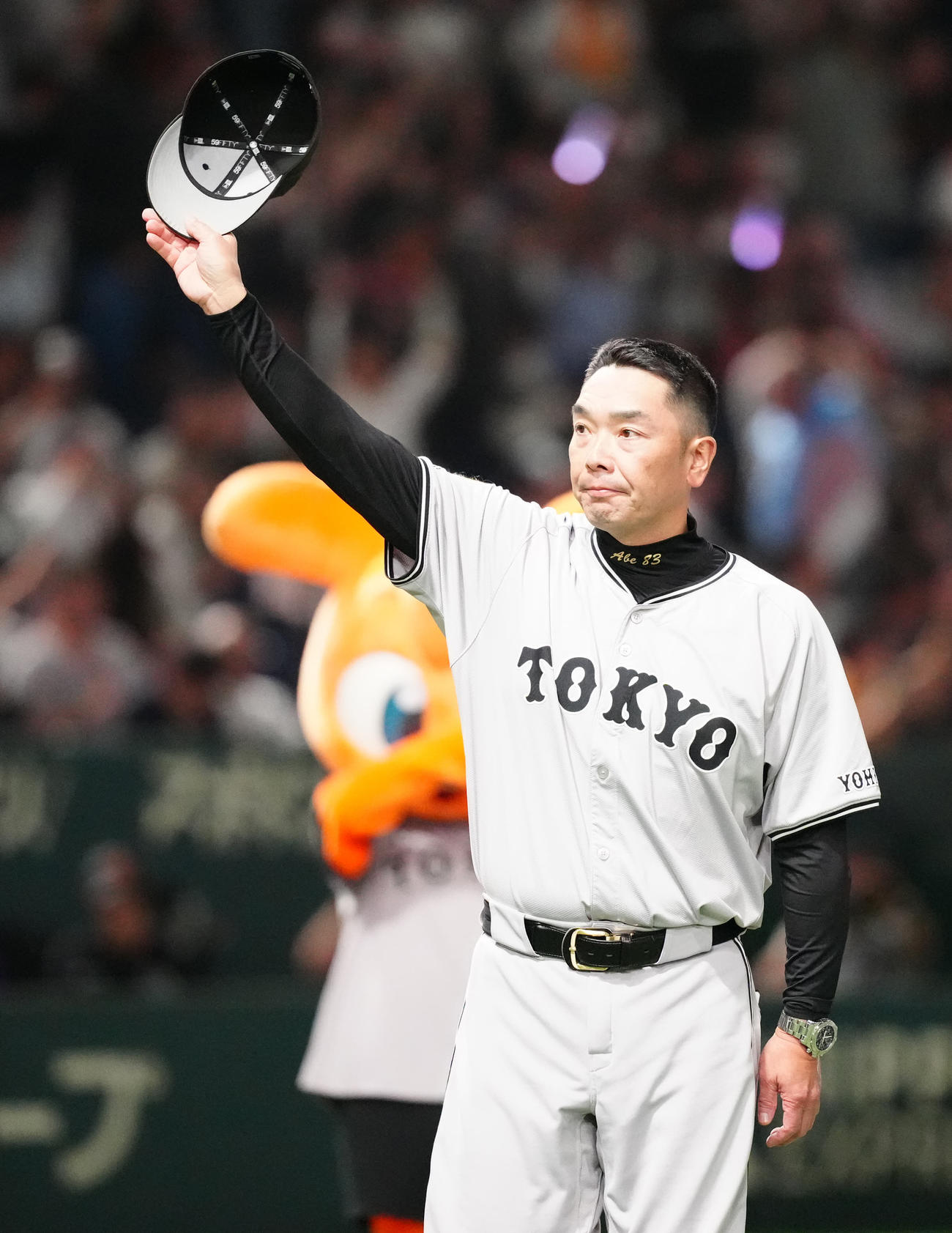 巨人対ヤクルト　試合後、あいさつする巨人阿部監督（撮影・江口和貴）