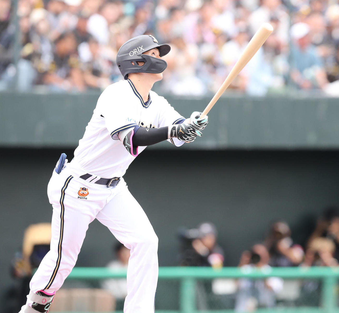 ソフトバンク対オリックス　1回表オリックス無死一塁、西川は右越えに先制となる2点本塁打を放つ（撮影・梅根麻紀）