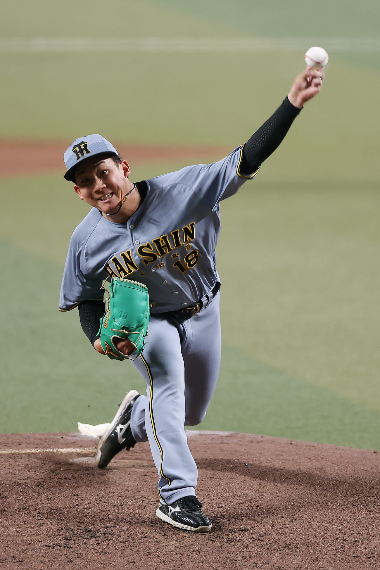 中日対阪神　力投する阪神先発の伊原（撮影・前田充）