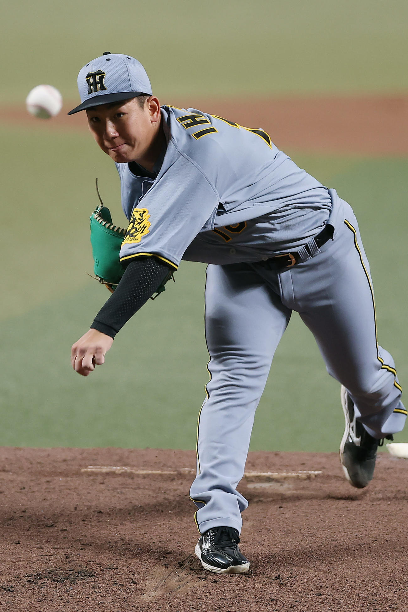 中日対阪神　力投する阪神先発の伊原（撮影・前田充）