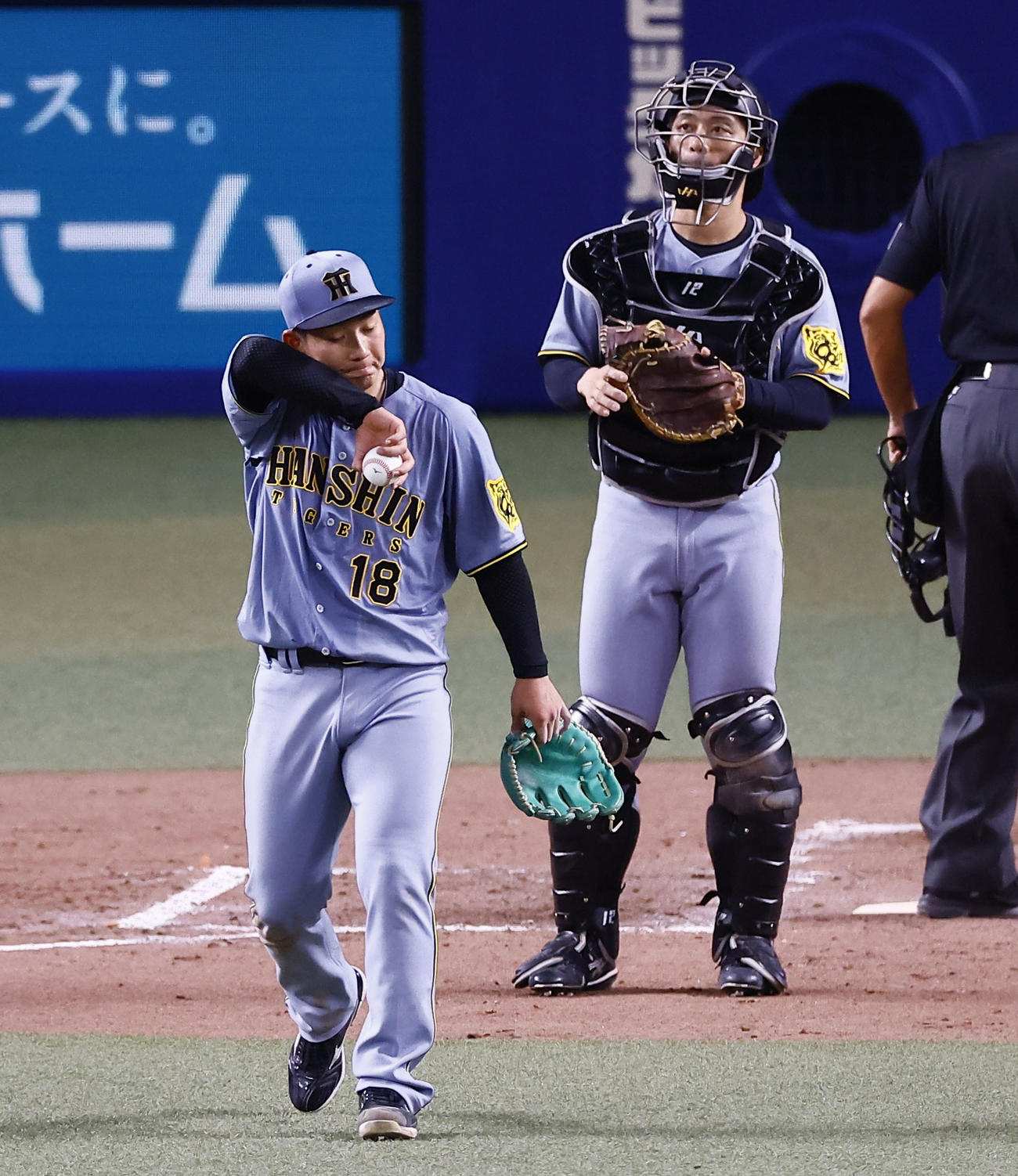 中日対阪神　5回裏中日2死二、三塁、岡林に同点適時打を許した伊原（撮影・藤尾明華）
