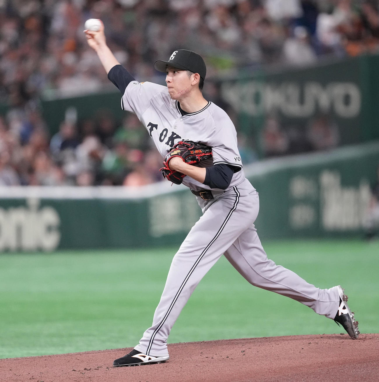 巨人対ヤクルト　先発し力投する巨人戸郷（撮影・鈴木みどり）