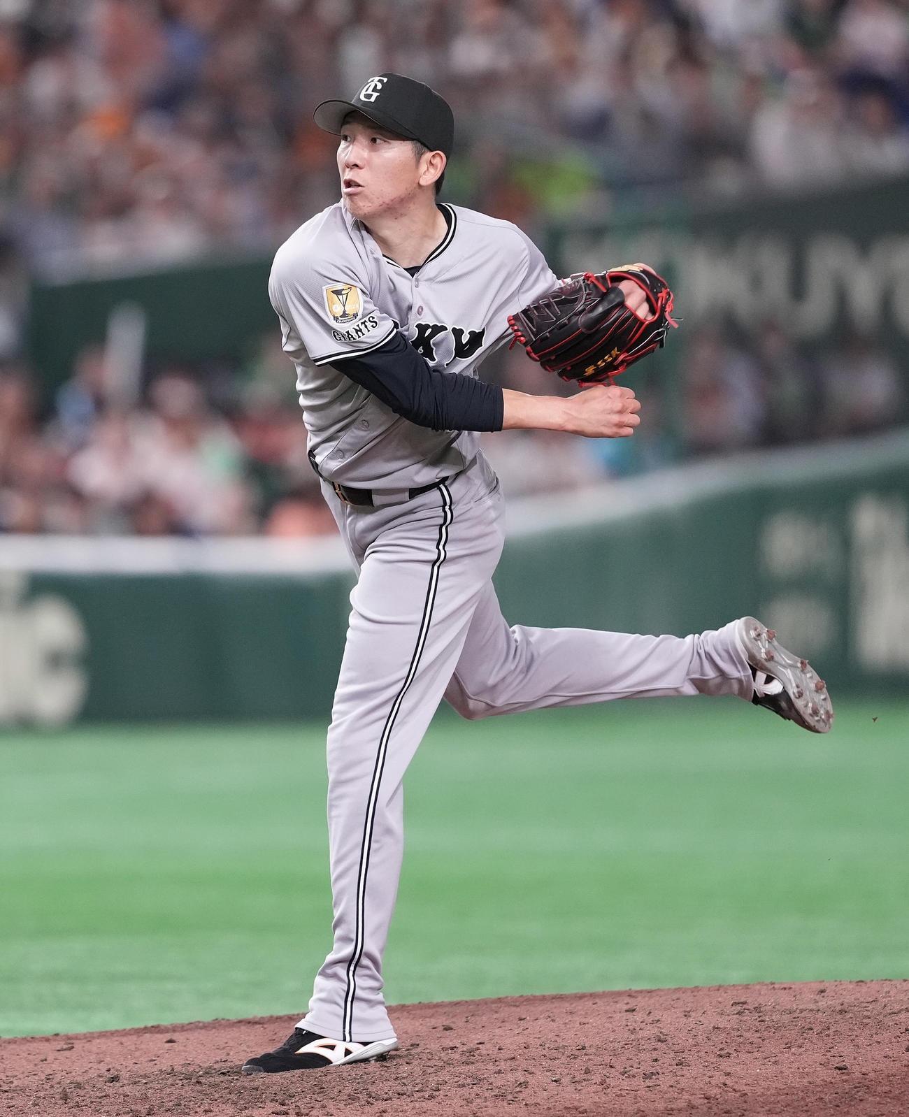 巨人対ヤクルト　先発し力投する巨人戸郷（撮影・鈴木みどり）