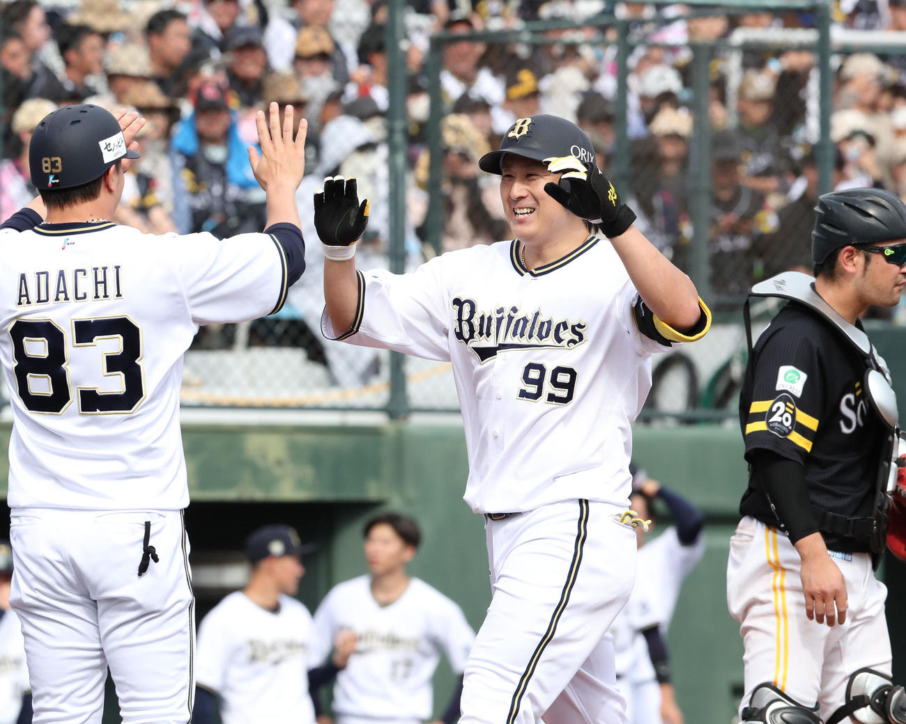 ソフトバンク対オリックス　5回表オリックス無死二、三塁、杉本は左越えに3点本塁打を放ち笑顔（撮影・梅根麻紀）