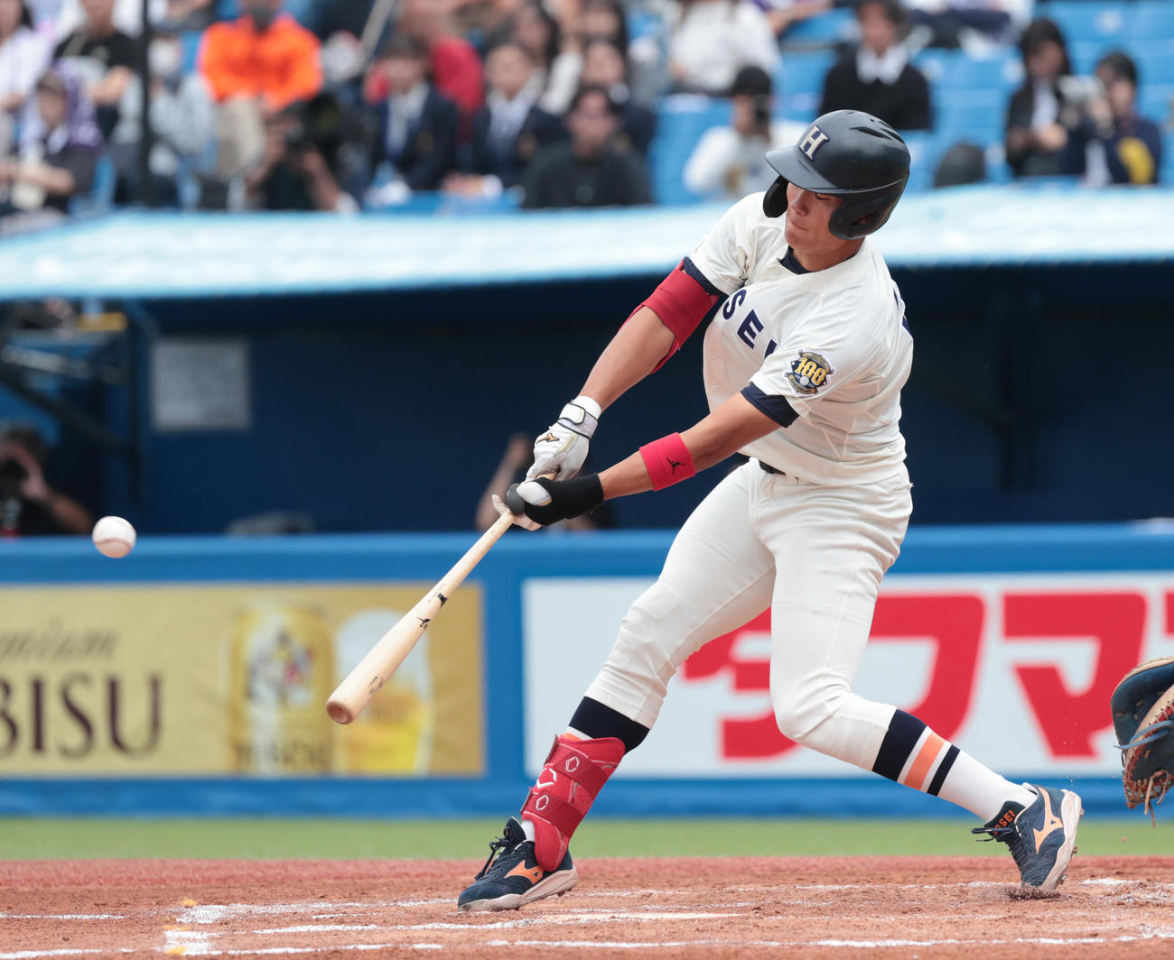 法大対明大　1回表法大2死二、三塁、片山は左前に適時打を放つ（撮影・柴田隆二）