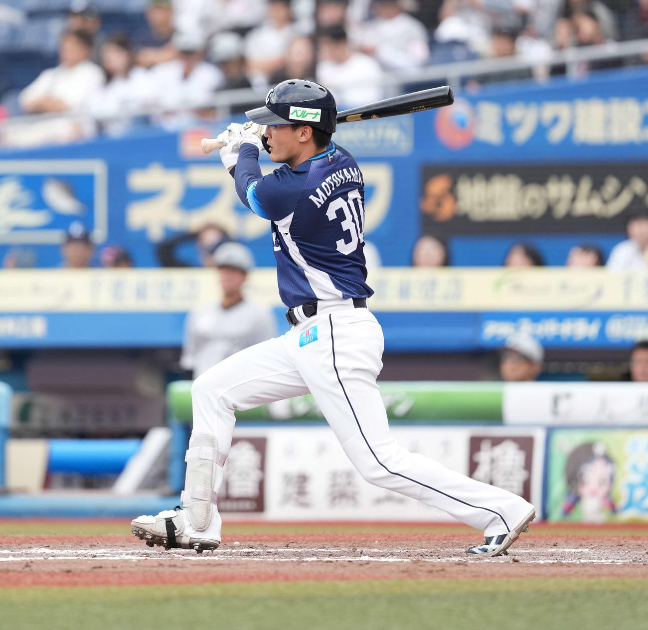 ロッテ対西武　8回表西武2死一、二塁、適時二塁打を放つ元山（撮影・井上学）