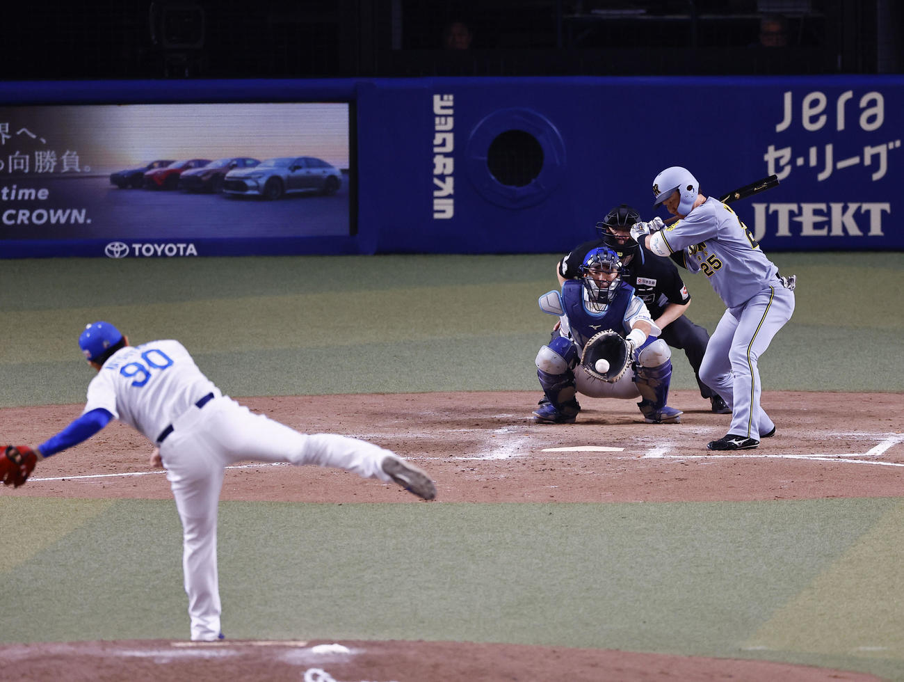 中日対阪神　9回表阪神無死、代打渡辺は四球を選ぶ。投手松山（撮影・藤尾明華）