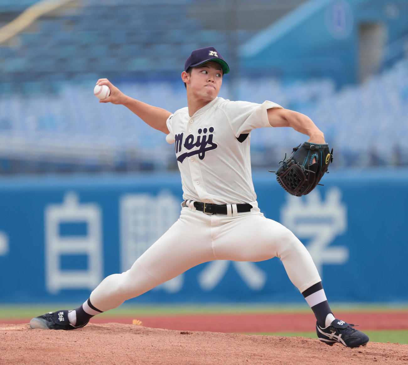 法大対明大　先発した明大・三浦（撮影・柴田隆二）