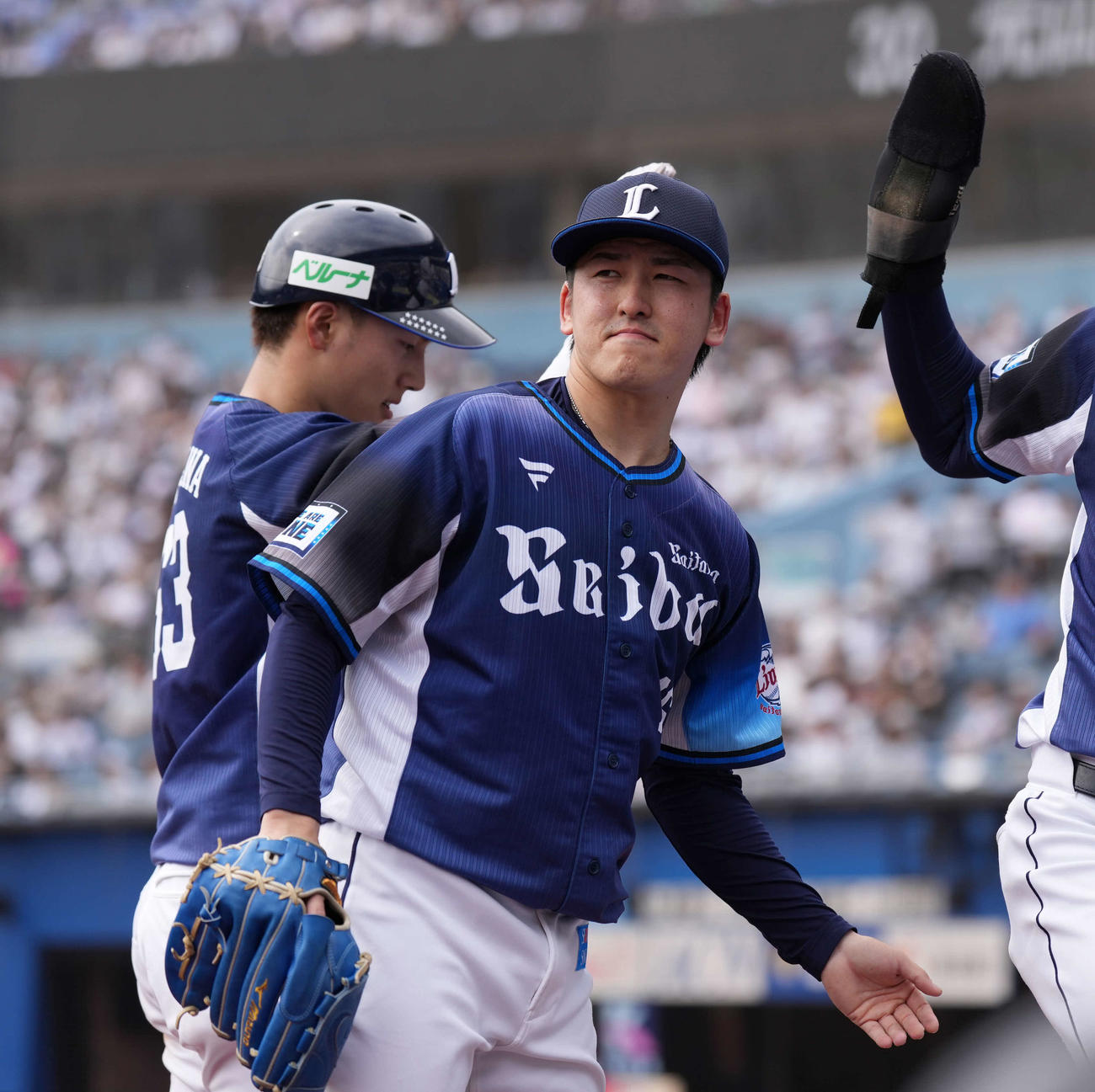 ロッテ対西武10回戦　4回に先制し笑顔の西武隅田（撮影・井上学）