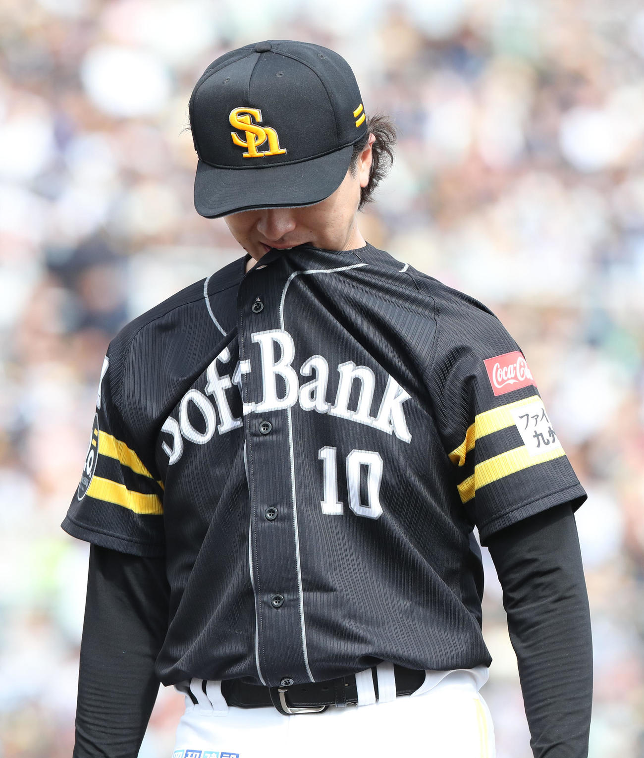 ソフトバンク対オリックス　5回途中で交代を告げられた上沢（撮影・梅根麻紀）