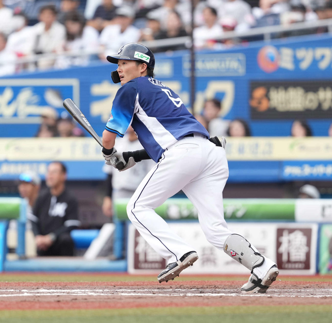 ロッテ対西武　7回表西武2死満塁、適時二塁打を放つ源田（撮影・井上学）