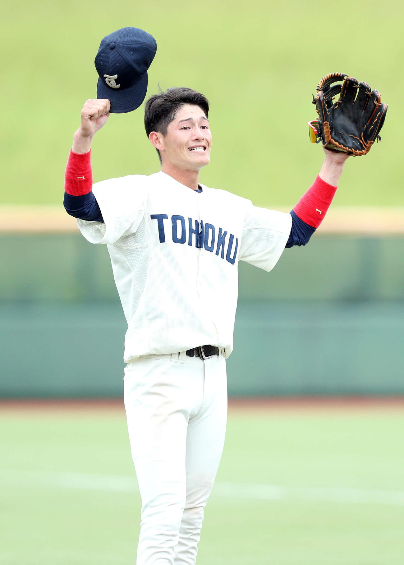 仙台大対東北福祉大　優勝を喜ぶ東北福祉大・新保（撮影・木村有優）