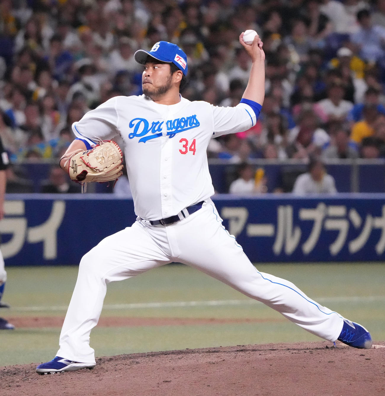 中日対阪神　9回表阪神無死一塁、中日4番手で登板する福（撮影・森本幸一）