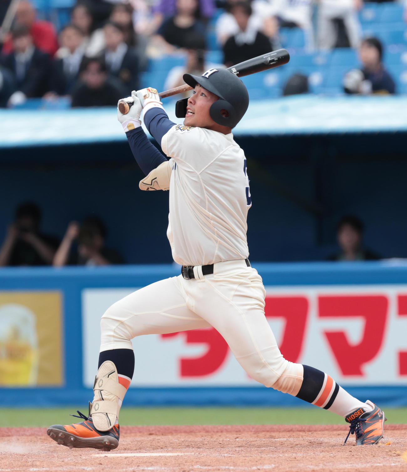 法大対明大　3回表法大1死一、三塁今泉秀は左前に適時打を放つ（撮影・柴田隆二）