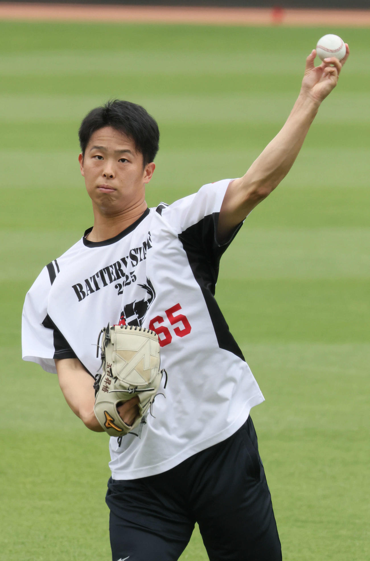 キャッチボールをする玉村（撮影・加藤孝規）