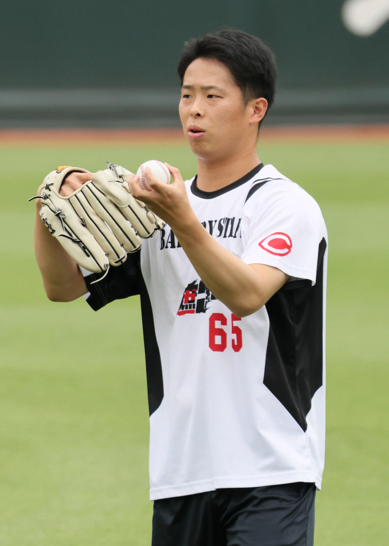キャッチボールをする玉村（撮影・加藤孝規）