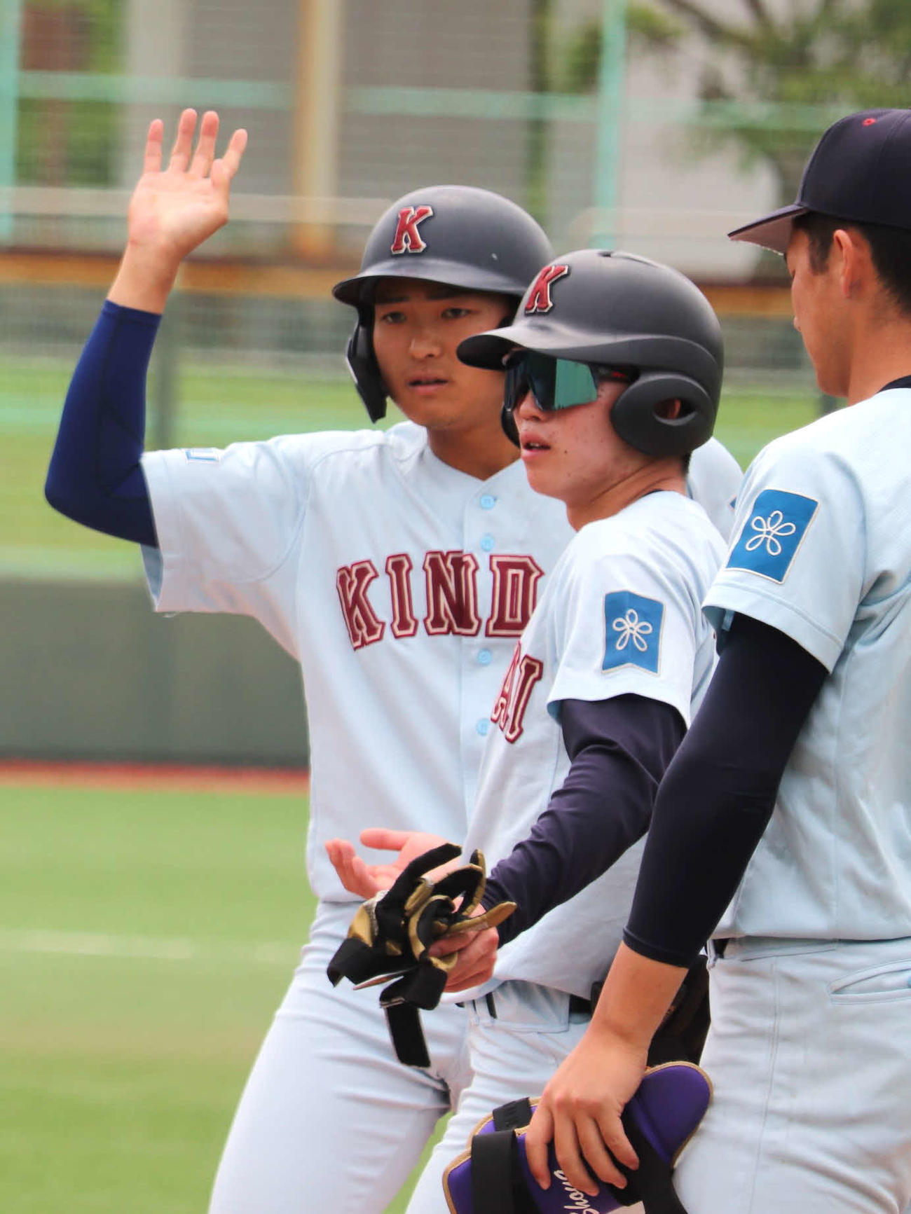 第6節3回戦　関学大対近大　3回1死に中前打で出塁した、近大の4番・阪上（撮影・中島麗）