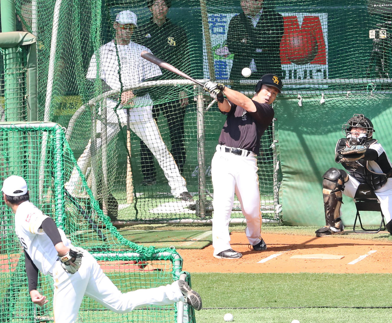 ソフトバンク対日本ハム　打撃練習をする近藤（撮影・梅根麻紀）
