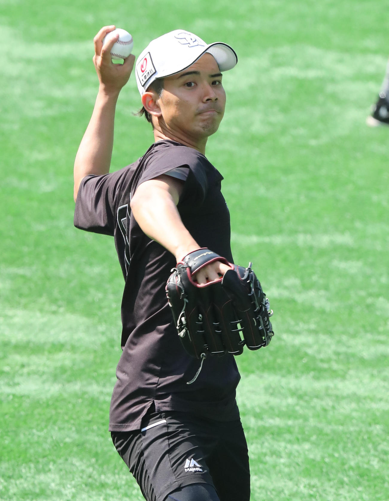 ソフトバンク対日本ハム　キャッチボールで調整する大野（撮影・梅根麻紀）