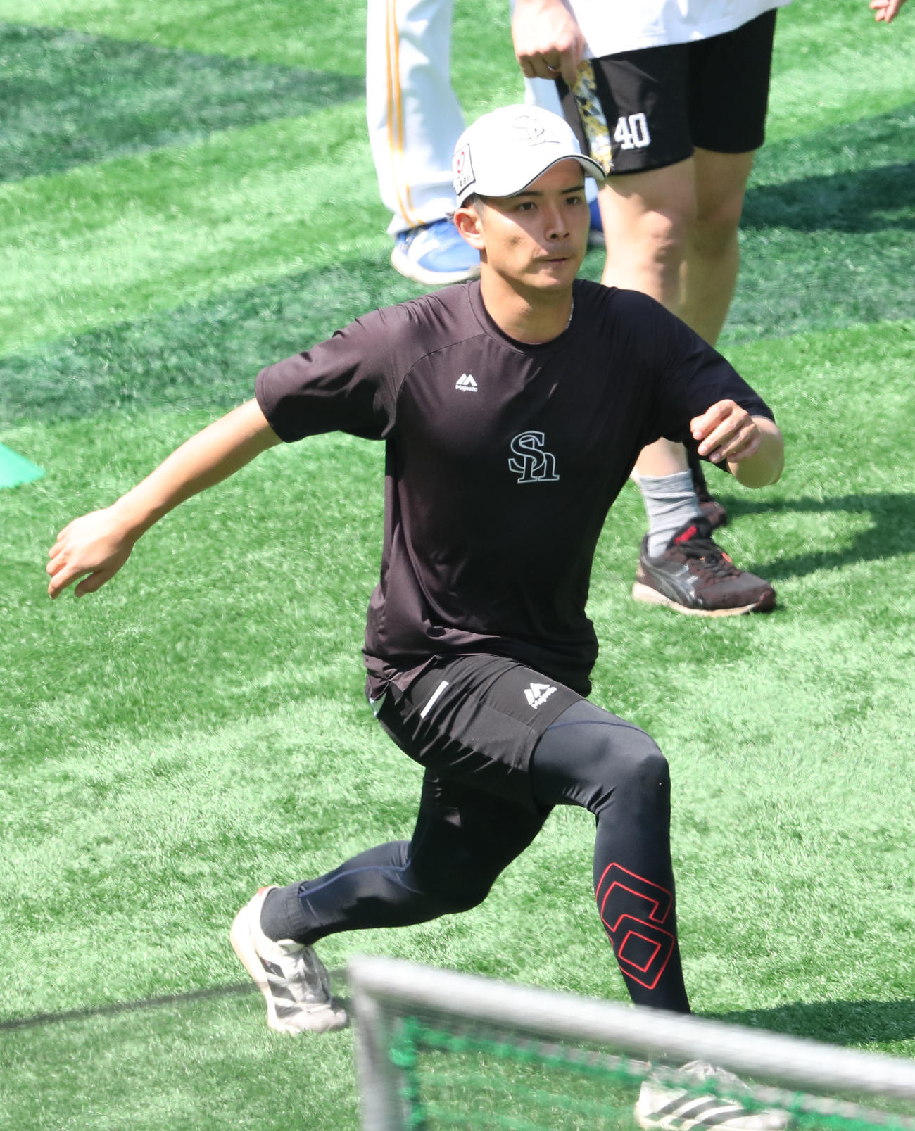 ソフトバンク対日本ハム　ストレッチをする大野（撮影・梅根麻紀）