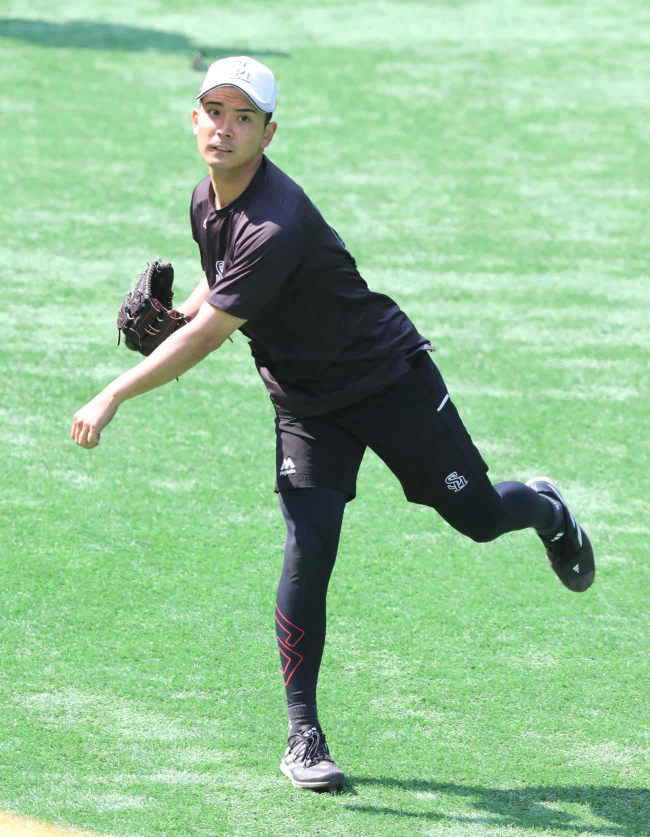 ソフトバンク対日本ハム　キャッチボールで調整する大野（撮影・梅根麻紀）