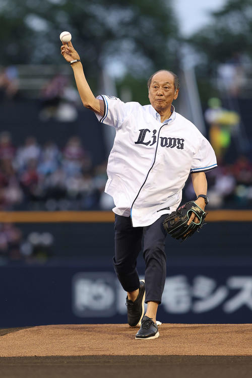 希少！西武ライオンズ公式 渡辺久信 背番号41 レプリカユニフォーム 西武】渡辺久信氏、背番号41ユニで始球式 ワンバウンドに「素人が投げ