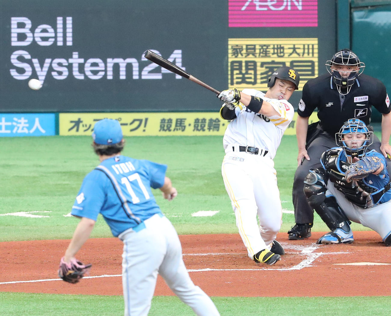 ソフトバンク対日本ハム　1回裏ソフトバンク2死、近藤は右前安打を放つ（撮影・梅根麻紀）
