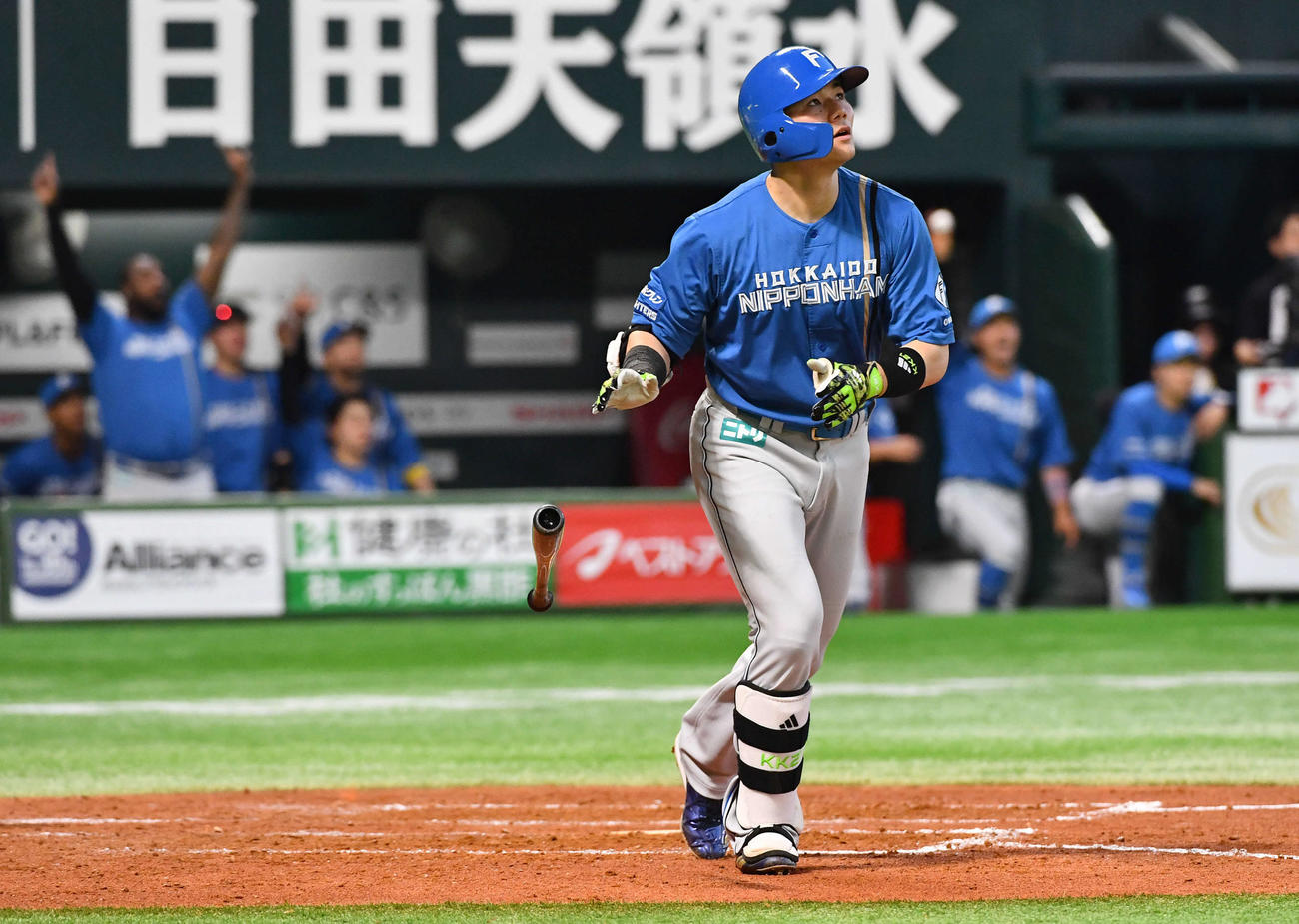 ソフトバンク対日本ハム　5回表日本ハム1死、清宮幸は先制の右越え本塁打を放つ（撮影・岩下翔太）