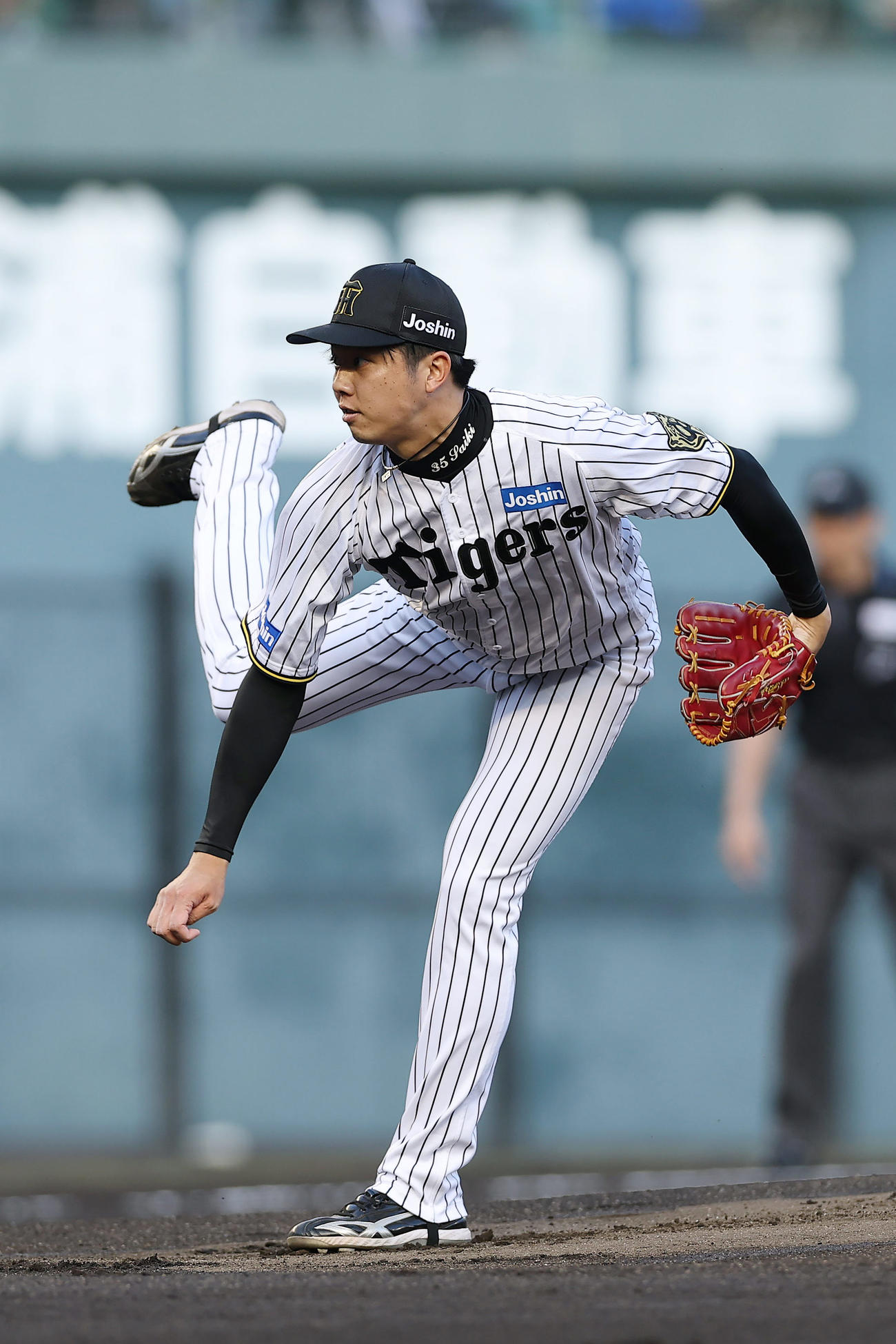 阪神対DeNA　力投する阪神先発の才木（撮影・前田充）