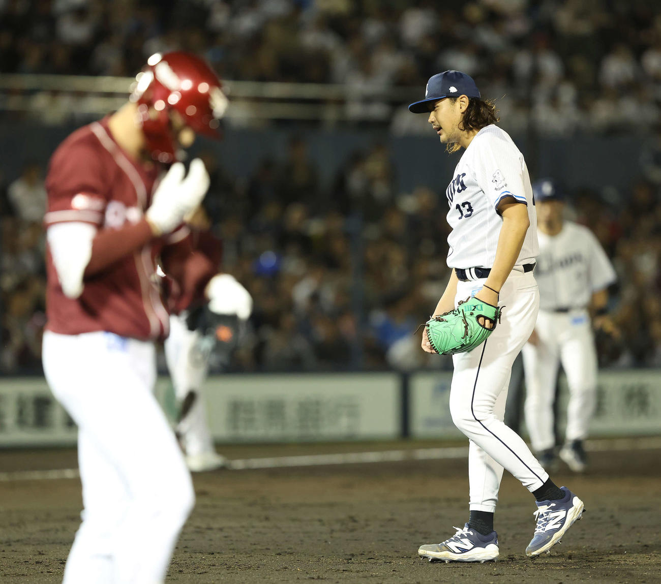西武対楽天　7回表楽天1死三塁、辰己に四球を与える高橋（撮影・河田真司）